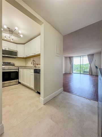 2935 NE 163rd Street 4T, North Miami Beach, FL 33160