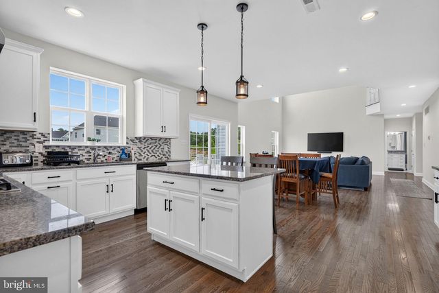 4 CHARLOTTE CT, Marlton, NJ 08053