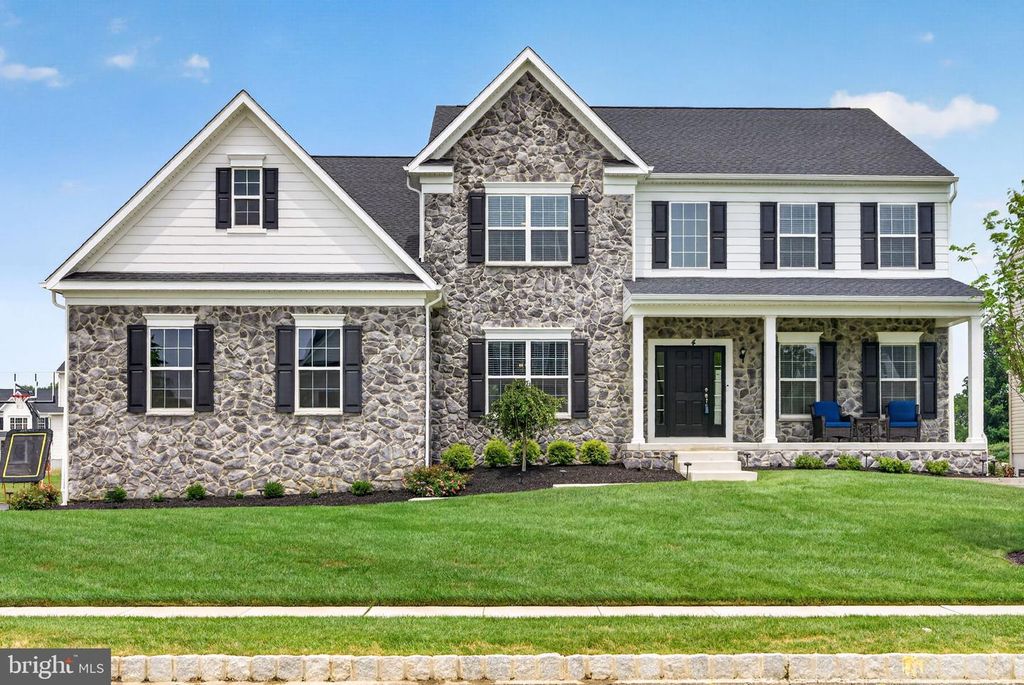 4 CHARLOTTE CT, Marlton, NJ 08053