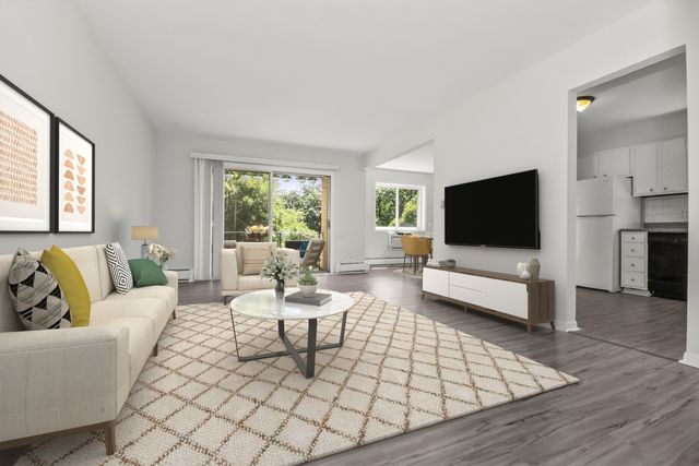 1340 W Touhy Avenue 302, Chicago, IL 60626