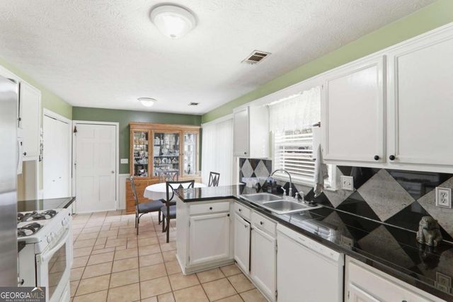 1158 Park Forest Drive NW, Lilburn, GA 30047