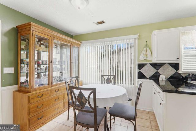 1158 Park Forest Drive NW, Lilburn, GA 30047