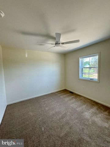 55 HOLLY ESTATES DR, Gardners, PA 17324