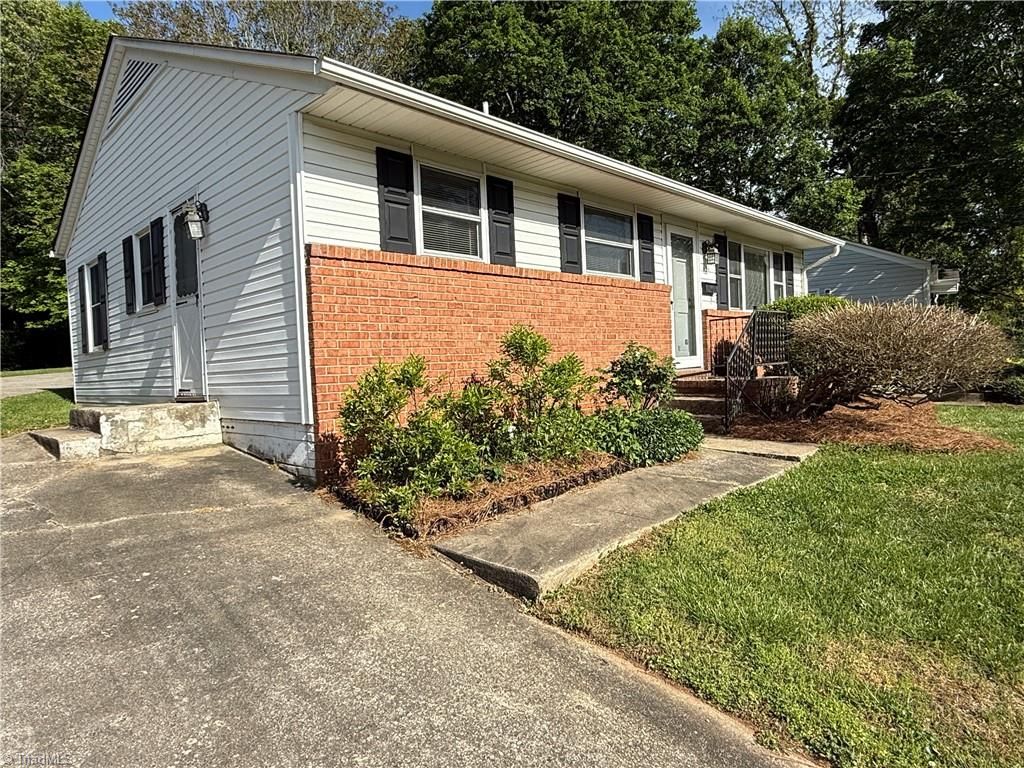 651 S Sunset Drive, Winston-salem, NC 27103
