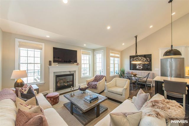 44 Hazy Gate Terrace, Franklin Lakes, NJ 07417