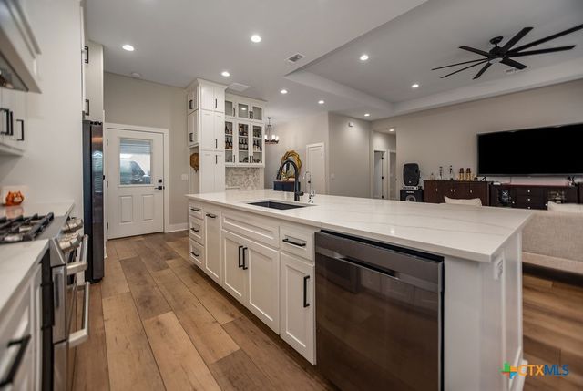 107 Opal Way, Port Lavaca, TX 77979