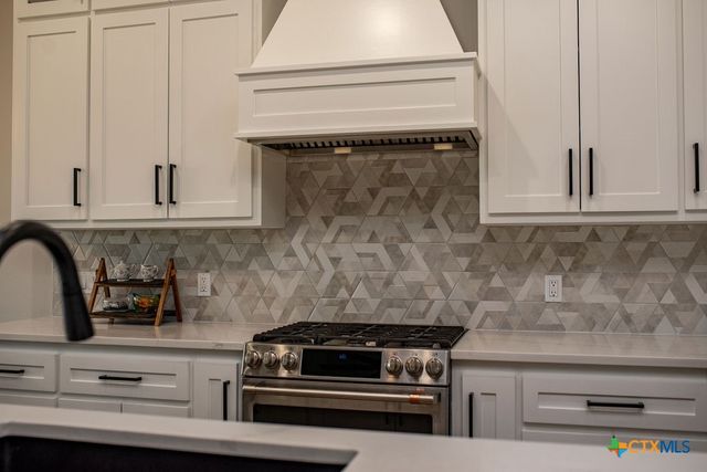 107 Opal Way, Port Lavaca, TX 77979