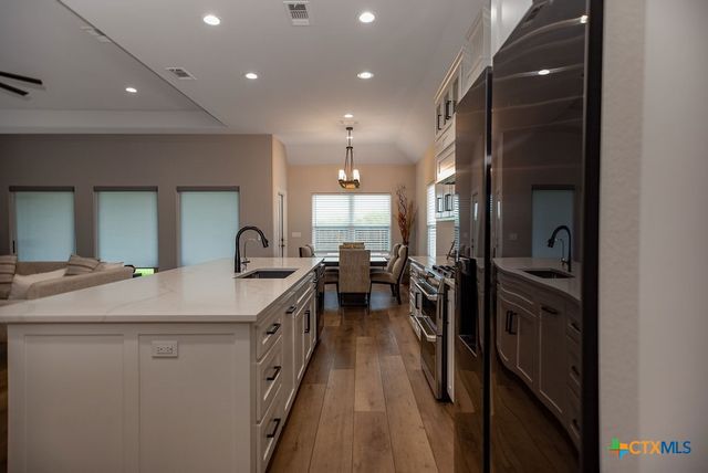 107 Opal Way, Port Lavaca, TX 77979