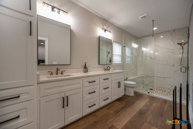 107 Opal Way, Port Lavaca, TX 77979