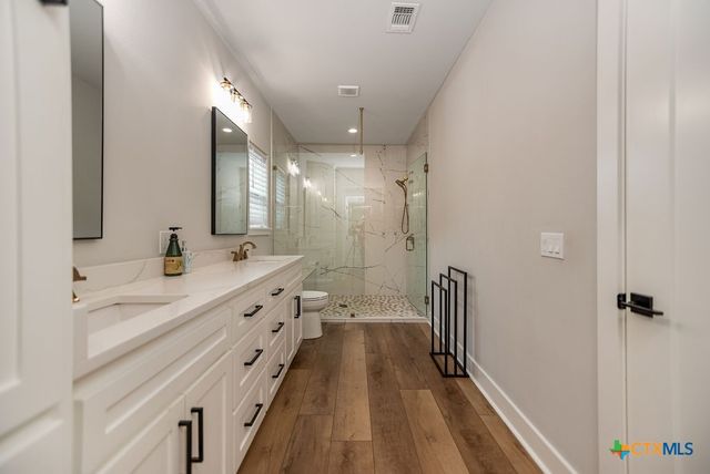 107 Opal Way, Port Lavaca, TX 77979