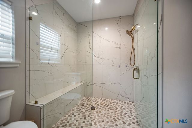 107 Opal Way, Port Lavaca, TX 77979