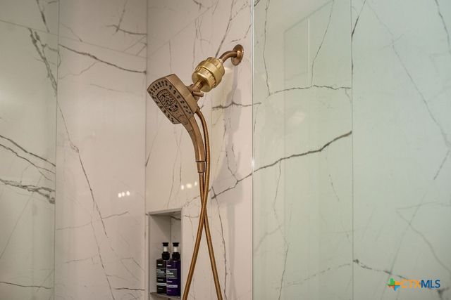 107 Opal Way, Port Lavaca, TX 77979