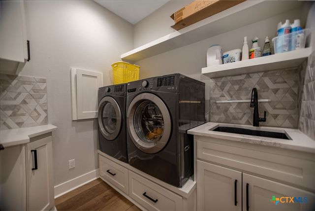 107 Opal Way, Port Lavaca, TX 77979