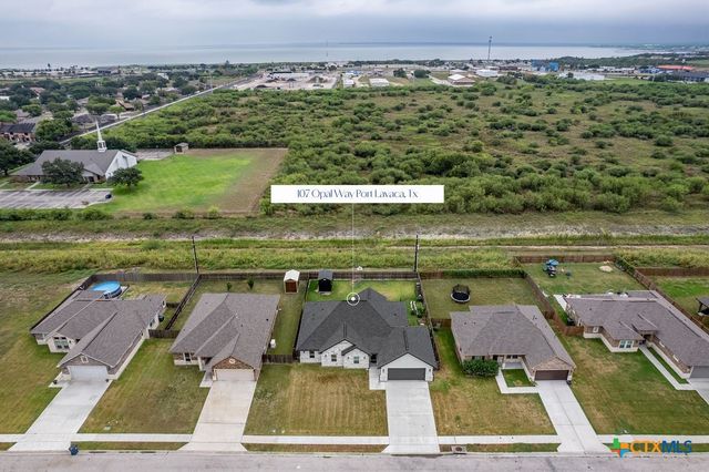 107 Opal Way, Port Lavaca, TX 77979