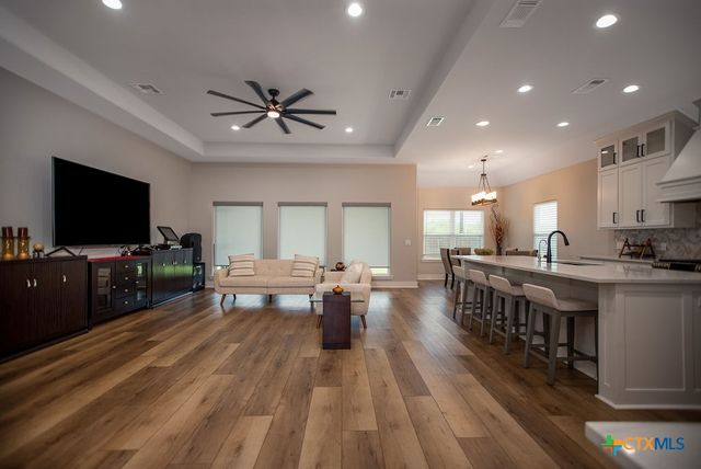 107 Opal Way, Port Lavaca, TX 77979