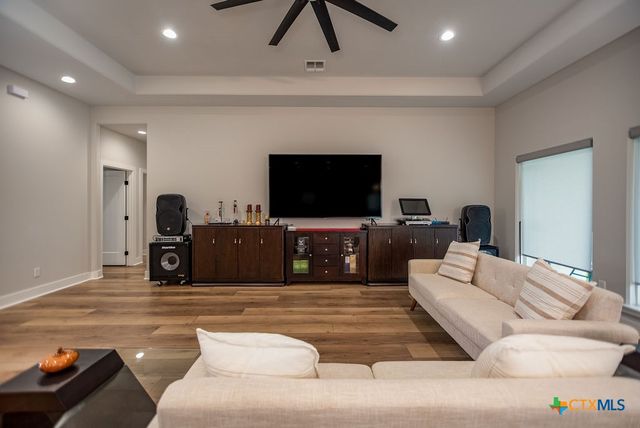 107 Opal Way, Port Lavaca, TX 77979