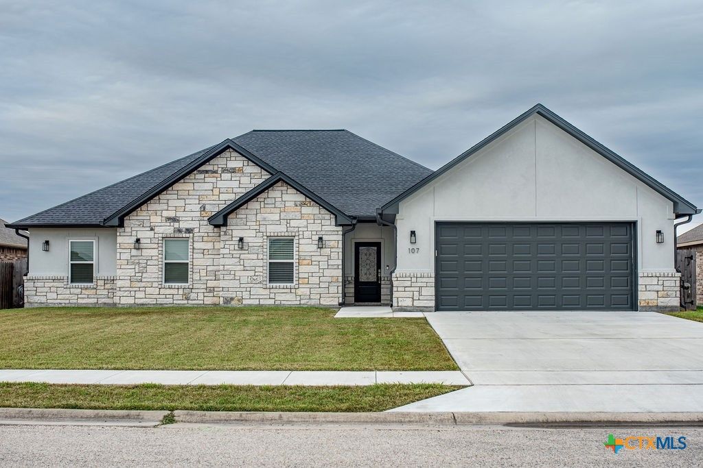 107 Opal Way, Port Lavaca, TX 77979