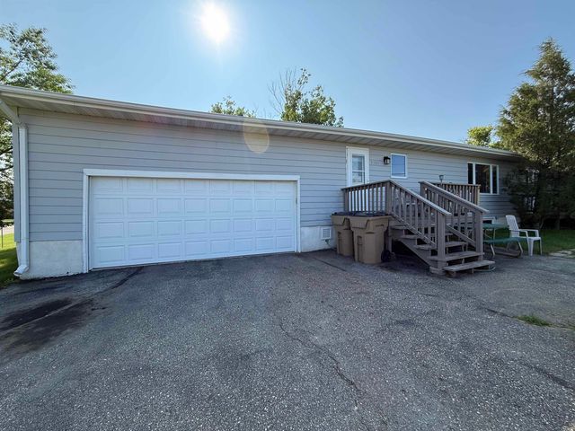 3301 SE 1st St, Minot, ND 58701