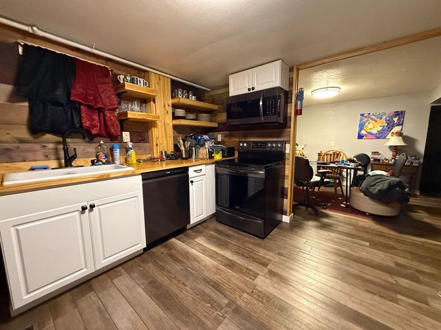 3301 SE 1st St, Minot, ND 58701