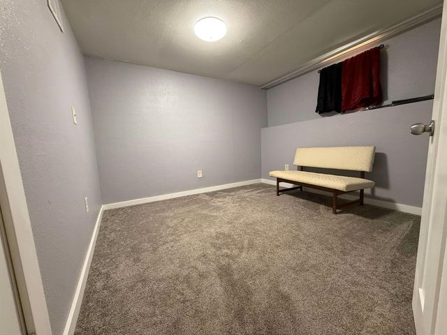 3301 SE 1st St, Minot, ND 58701