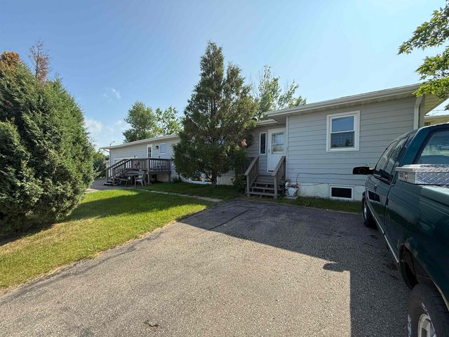 3301 SE 1st St, Minot, ND 58701