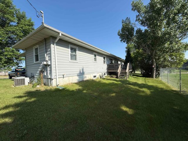 3301 SE 1st St, Minot, ND 58701