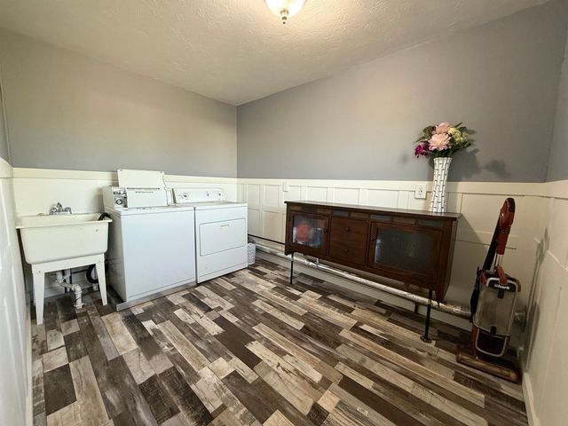 3301 SE 1st St, Minot, ND 58701