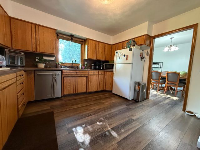 3301 SE 1st St, Minot, ND 58701