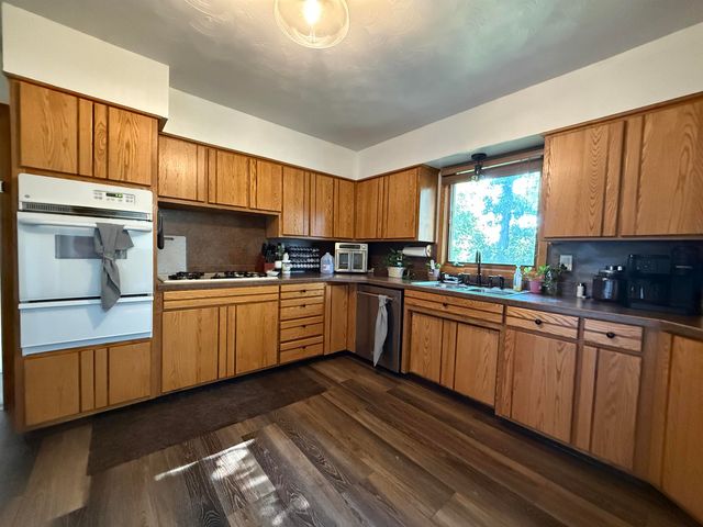 3301 SE 1st St, Minot, ND 58701