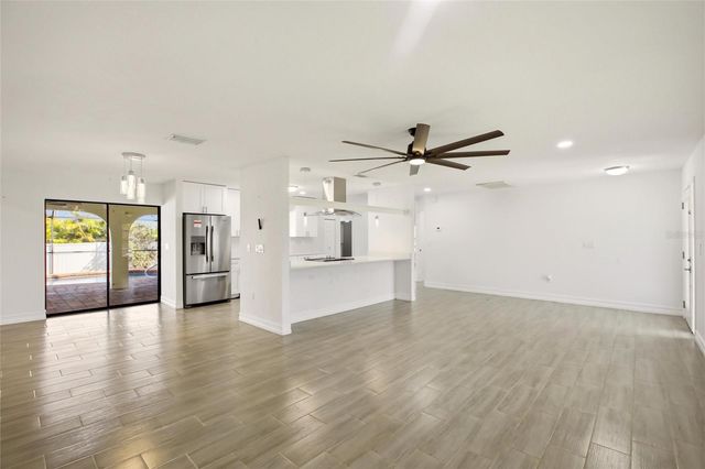 176 N WATERWAY DRIVE NW, Port Charlotte, FL 33952