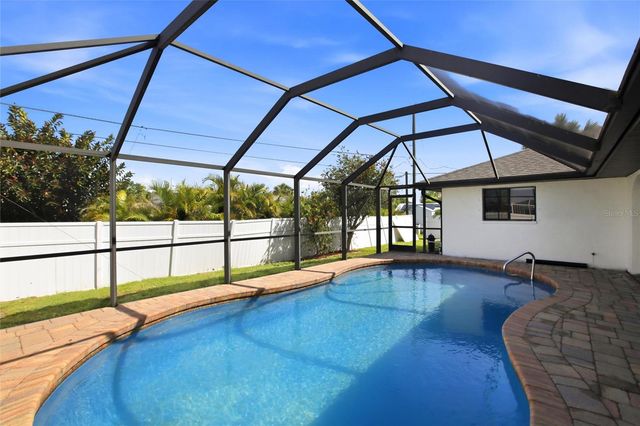 176 N WATERWAY DRIVE NW, Port Charlotte, FL 33952