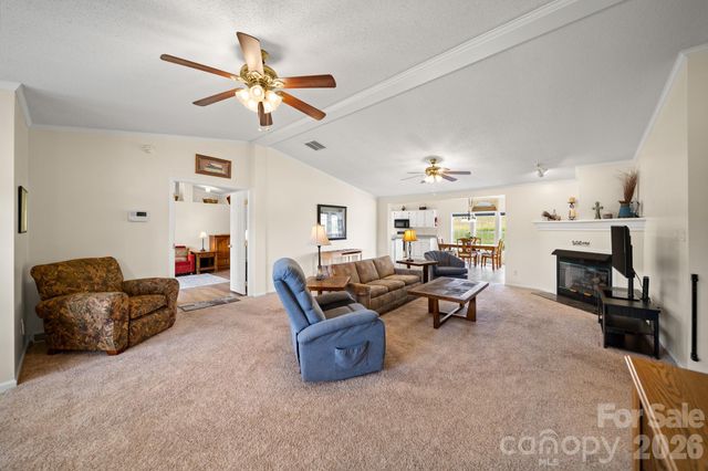 30 Countryside Drive, Hendersonville, NC 28792