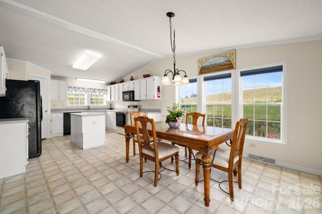 30 Countryside Drive, Hendersonville, NC 28792