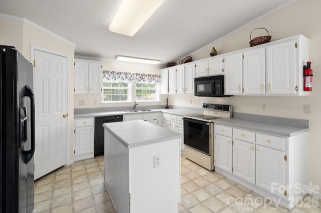 30 Countryside Drive, Hendersonville, NC 28792