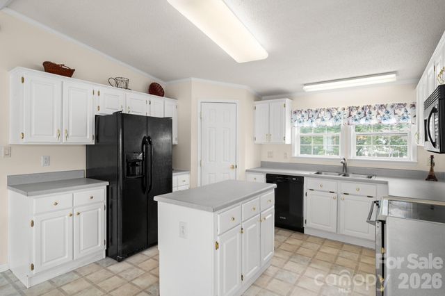 30 Countryside Drive, Hendersonville, NC 28792