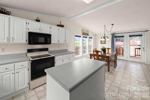 30 Countryside Drive, Hendersonville, NC 28792