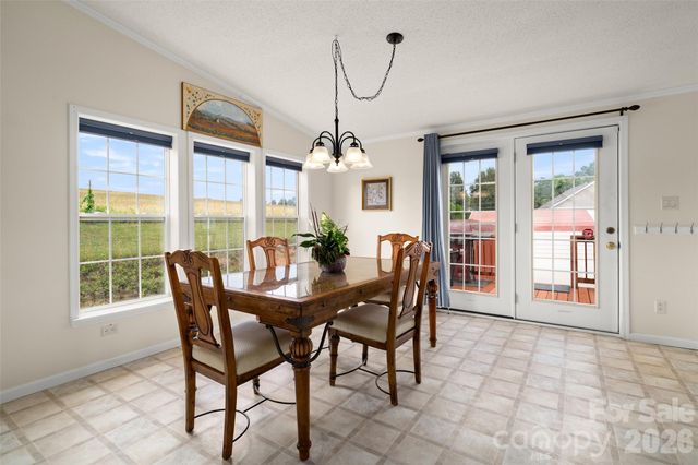 30 Countryside Drive, Hendersonville, NC 28792