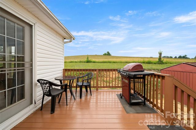 30 Countryside Drive, Hendersonville, NC 28792