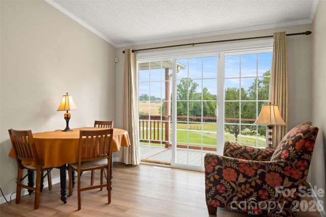 30 Countryside Drive, Hendersonville, NC 28792