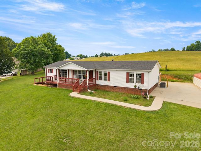 30 Countryside Drive, Hendersonville, NC 28792