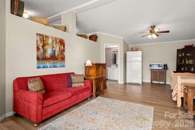 30 Countryside Drive, Hendersonville, NC 28792