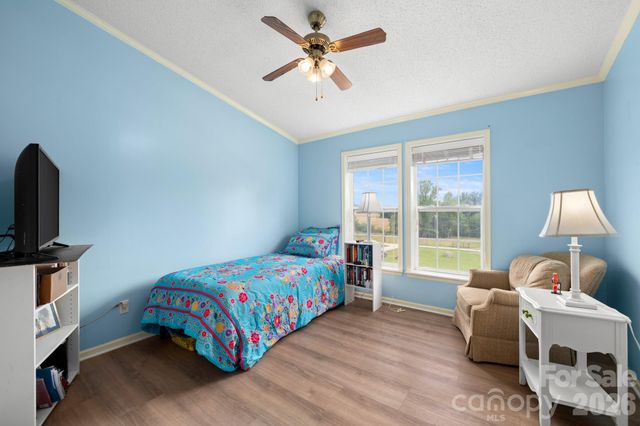 30 Countryside Drive, Hendersonville, NC 28792