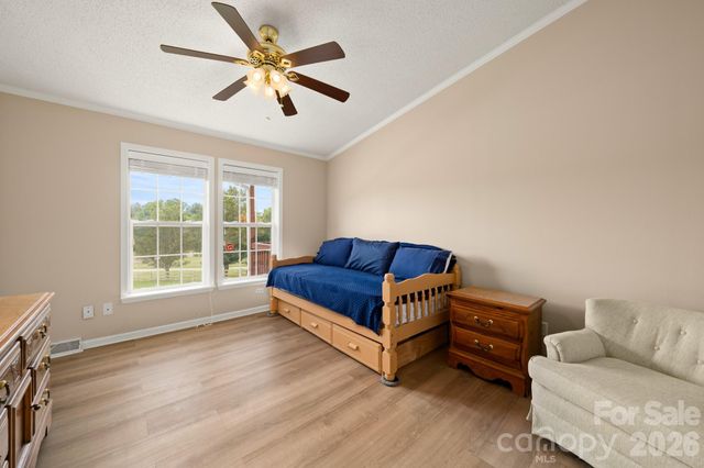 30 Countryside Drive, Hendersonville, NC 28792