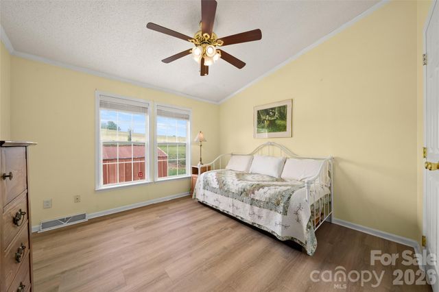 30 Countryside Drive, Hendersonville, NC 28792