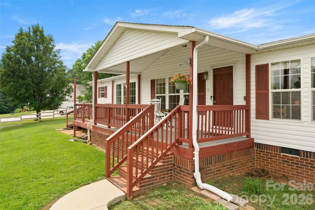 30 Countryside Drive, Hendersonville, NC 28792