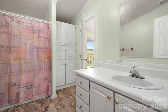 30 Countryside Drive, Hendersonville, NC 28792