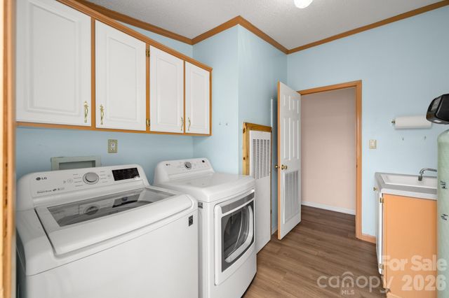 30 Countryside Drive, Hendersonville, NC 28792