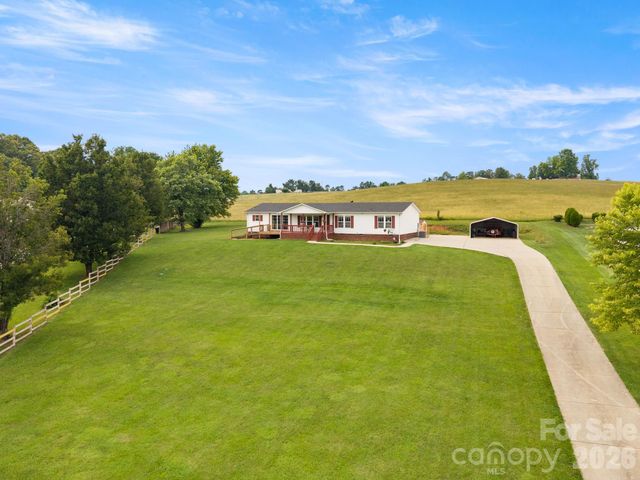30 Countryside Drive, Hendersonville, NC 28792
