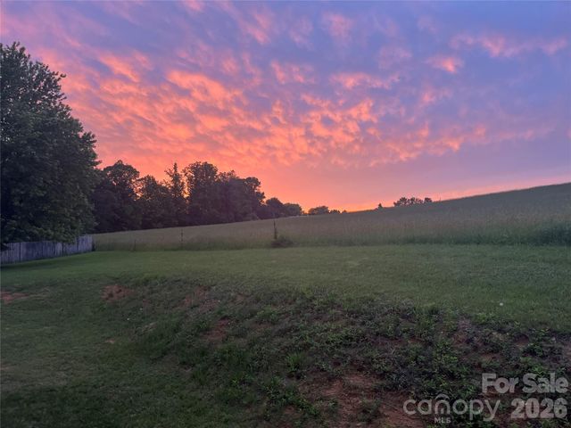 30 Countryside Drive, Hendersonville, NC 28792