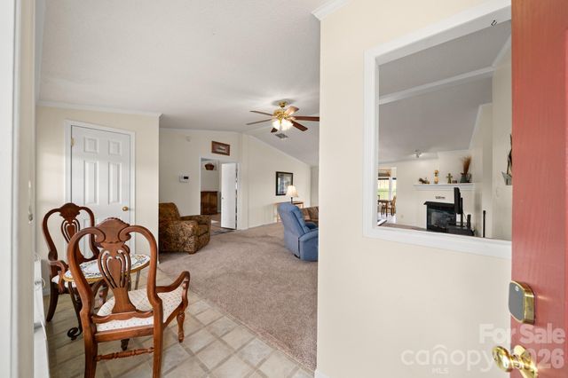 30 Countryside Drive, Hendersonville, NC 28792